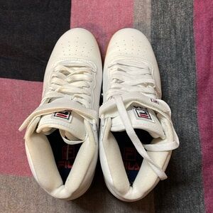 Mens FILA Hightop Sneakers. Size 7 1/2.